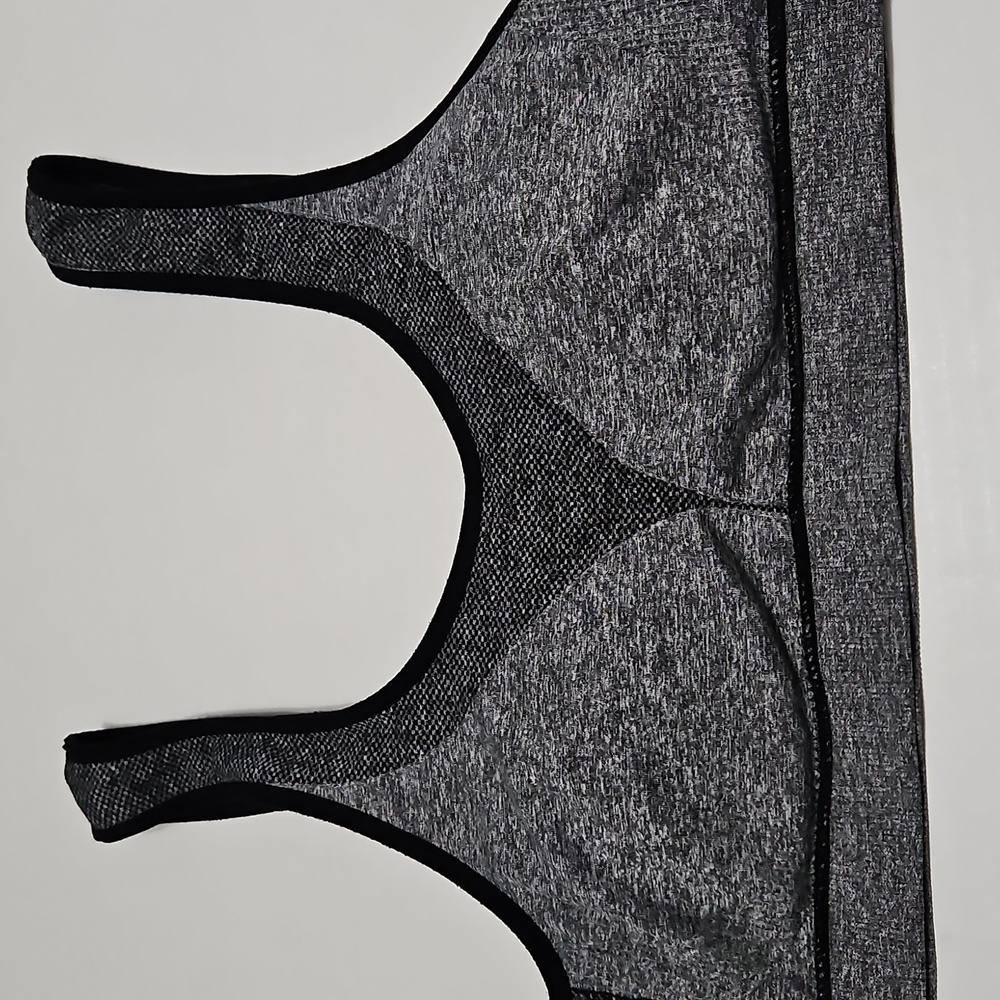 Gray Women's Stretch Support Sports Bra Size OS With Removable Pads Size S/M - Picture 5 of 11